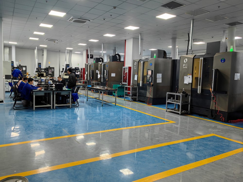 Makino加工中心4台、Fanuc加工中心1台，永进加工中心1台